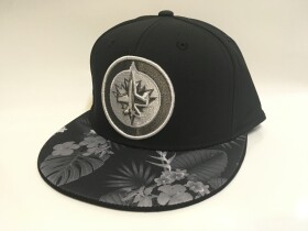 Reebok Pánská kšiltovka Winnipeg Jets NHL Hawaii Flat Flex Velikost: S, Distribuce: USA