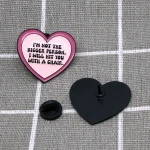 Pinarna.cz Srdíčko - I´m not the bigger person. I will hit you with a chair. / Já nejsem ten lepší člověk. Já tě praštím židlí.