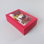Dortisimo Vánoční dárková krabice červená s okénkem Santa v komíně (22,3 x 15,1 x 7,1 cm)