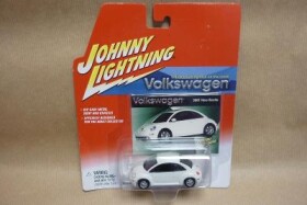 Volkswagen New Beetle Johnny Lightning 1/64