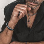 Pánský náhrdelník s křížkem z nerezové oceli na černé šňůrce, Černá 60 cm