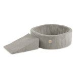 PLUSH NEST PLUSH NEST Suchý bazén kulatý béžový Ø 90 × 30 cm s herním prvkem (trojúhelník) a 200 míčky