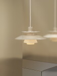 Louis Poulsen Závěsná lampa PH 5 Ø320 Opal Beige, béžová barva, plast