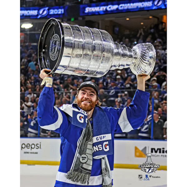 Fanatics Fotografie Brayden Point Tampa Bay Lightning NHL 2021 Stanley Cup Champions Raising Cup Photograph 8" x 10"