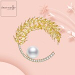 Brož s perlou a Swarovski Elements krystaly Nicola, Zlatá