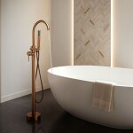 REA - Volně stojící baterie Lungo brush copper REA-B7495