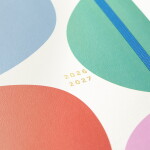 Busy B Denní diář Spot Day a Page A5 2026/27, modrá barva, papír