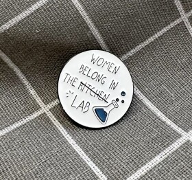 Pinarna.cz Women belong in the lab / Ženy patří do laboratoře - kulatý