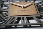 DumDekorace Dřevěné nástěnné hodiny ve tvaru čtverce v šedé barvě