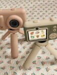 Konges Sløjd Digitální fotoaparát pro děti My First Camera třešně, růžová barva, zelená barva, plast