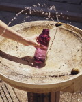 HAY Lahev na vodu Miz No. 2 Mauve – 1,5 l, červená barva, plast