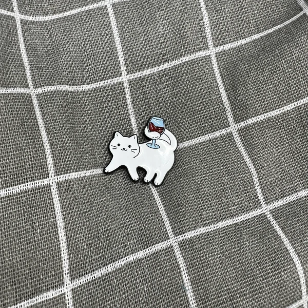 Pinarna.cz Kočička se skleničkou vína