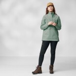 FJÄLLRÄVEN Abisko Hike Anorak W, Misty Green (vzorek) velikost: S