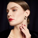 Elegantní náušnice s přírodní perlou a tygřím okem, Hnědá