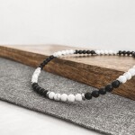 Pánský korálkový náhrdelník Max - 6 mm bílý Howlit a černý Onyx, Bílá/čirá 45 cm