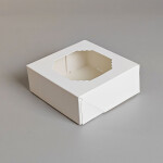 Cake star krabička bílá s okénkem nízka 9x9x3,5cm