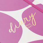 Busy B Týdenní diář Week to View Spot A6 – 2026/27, fialová barva, papír