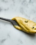 Nicolas Vahé Hořčice s pepřem v designové dóze 115 g, bílá barva, keramika, korek