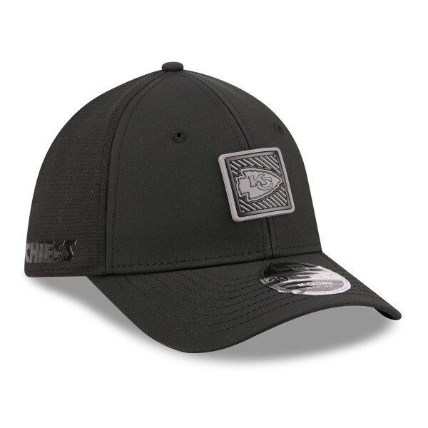 New Era Pánská kšiltovka Kansas City Chiefs NFL Black 2026 Training Camp 39THIRTY Flex Velikost: S/M