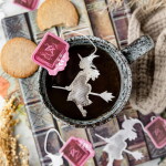 TEA HERITAGE Černý čaj s ovocem a skořicí Witch – 5 ks, fialová barva, textil