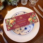 The English Soap Company Dárková sada mýdel Christmas Wreath – 3 x 100 g, červená barva, papír