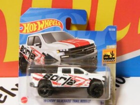 1/23 - '19 CHEVY SILVERADO TRAIL BOSS LT - Hot Wheels