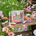 HEATHCOTE & IVORY Sada s péčí o rty In The Garden, multi barva