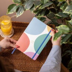 Busy B Denní diář Spot Day a Page A5 2026/27, modrá barva, papír