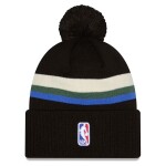 New Era Pánská zimní čepice Milwaukee Bucks NBA 2025-26 Statement Edition
