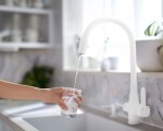INVENA - Dřezová baterie s filtrem Glamour Trend, bílá BZ-02-F02-V