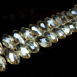 Skleněný broušený přívěšek - fazetová slza - perleťový lesk - 20 x 10 mm - 1 ks