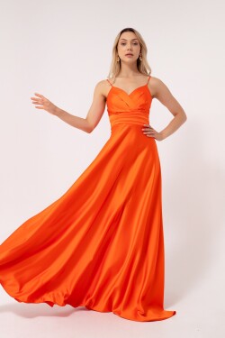 Dámské oranžové dlouhé saténové večerní šaty a plesové šaty Lafaba s nitěnými ramínky a páskem v pase