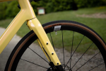 Rock Machine Lukk CR 60, rám 18" (S), model 2025, barva Gloss Sulfur Yellow - ZDARMA dopravné, odborná montáž, seřízení a dárkový poukaz na nákup příslušenství! (Záruka nejlepší ceny! Nakupujte u autorizovaného prodejce!)