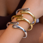 ELENYS Liquid Gold – pozlacený náramek 18K žluté zlato Délka náramku: Průměr 6,1 cm / Pro zápěstí 16,5-18,5 cm