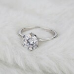 ELENYS Charlotte – stříbrný rhodiovaný prsten se zirkonem, Ag 925/1000 Velikost: 8 (EU: 57-58)