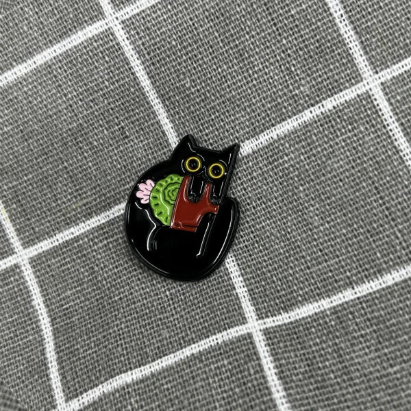 Pinarna.cz Černá kočka s kaktusem