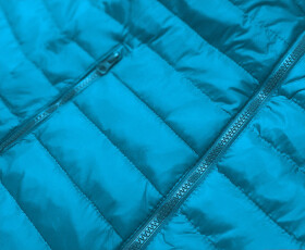 Světle modrá lehká dámská prošívaná bunda model 16279940 - J.STYLE Barva: odcienie niebieskiego, Velikost: S (36)