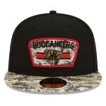 New Era Pánská kšiltovka Tampa Bay Buccaneers NFL 2021 On-Field Salute to Service 59FIFTY Fitted Velikost: 7 1/4