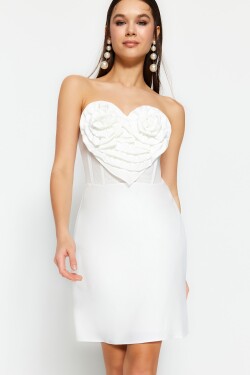 Trendyol Ecru vypasované lemované srdce krk detailní svatba / svatební elegantní večerní šaty