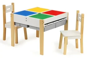 ECOTOYS Dětský dřevěný stůl s hrací deskou a dvěma židličkami / Dětský nábytek / Masivní borovice / 60,5x60,5x50 cm (XKF002)