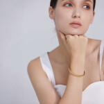 Pevný bangle náramek Cintia Gold - chirurgická ocel, Zlatá