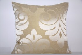 DumDekorace Béžové luxusní dekorační povlaky na polštáře s ornamenty 40x40 cm
