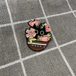 Pinarna.cz Černá kočička schovaná v růžových kytičkách