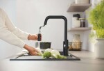 GROHE - QuickFix Start Elektronická dřezová baterie s výsuvnou sprškou, bateriové napájení, matná černá 1012432430