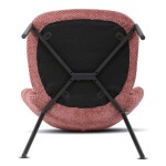 Židle jídelní, růžová látka, černé kovové nohy.