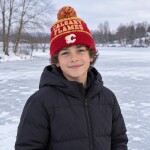 Outerstuff Dětská zimní čepice Calgary Flames NHL Puck Pattern Cuffed Pom