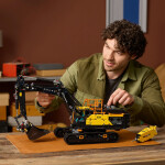 LEGO LEGO® Technic 42215 Bagr Volvo EC500 Hybrid