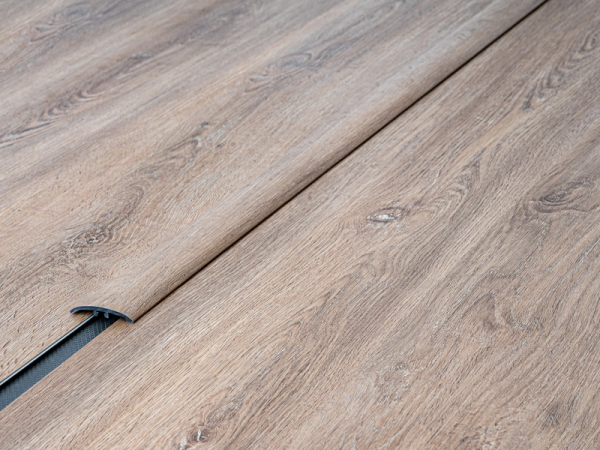 Podlahový přechodový profil – SPC RIGID MULTI Victoria EF system, d. 1,2 m; š. 50 mm