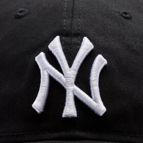 Kšiltovka New Era 9TWENTY League Essentials New York Yankees 60348852 OSFM