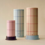 HAY Svíčka Column Candle S Light Pink with Bordeaux Grid 60 h, růžová barva, vosk